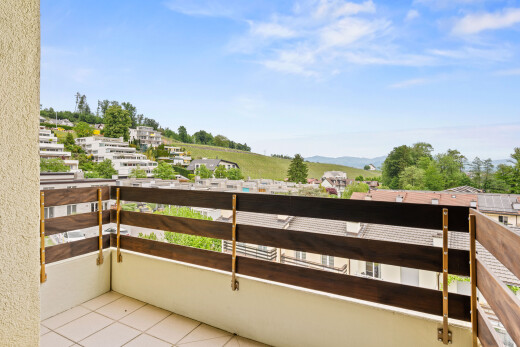 balcon avec balcon, from property, et day time