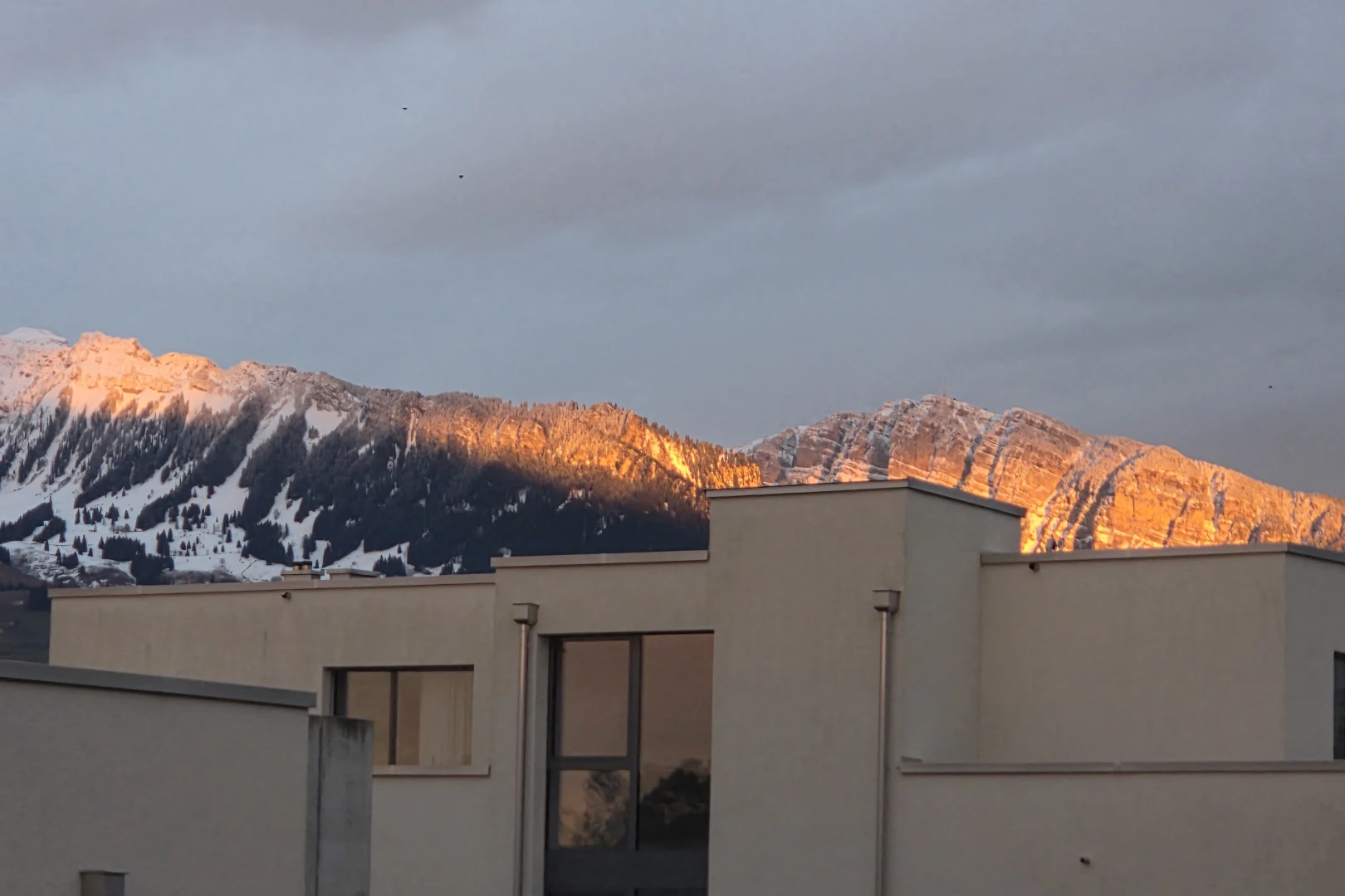 outdoor house with a mountain view and stucco siding