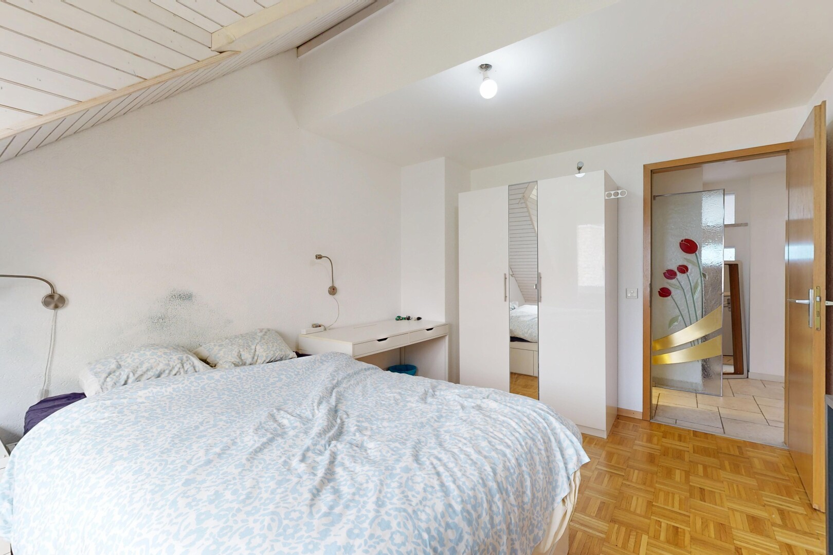 room / bedroom with parquet floors