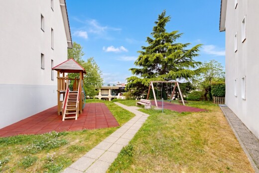 jardin avec pelouse, day time, from property, terrasse, et kiosque