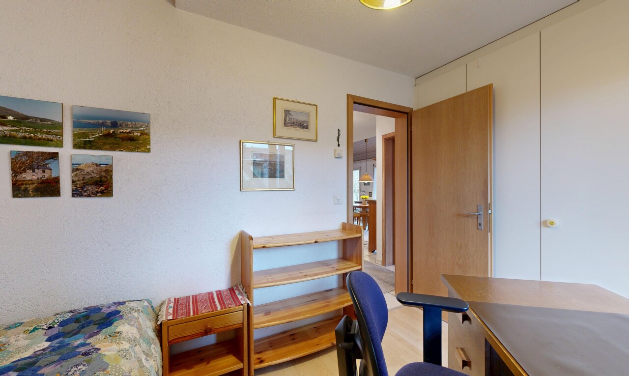 chambre avec inside property, light floor, cloison sèche, et drywall