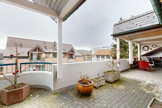 terrasse avec from property, overcast, clôture, vue résidentielle, et residential view