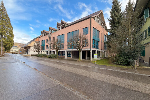 extérieur du bâtiment avec day time, vue sur le complexe d'appartements, apartment complex view, et from community