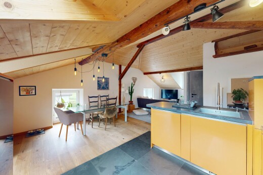 cuisine avec évier, beamed ceiling, plafond à poutres, inside property, et natural light