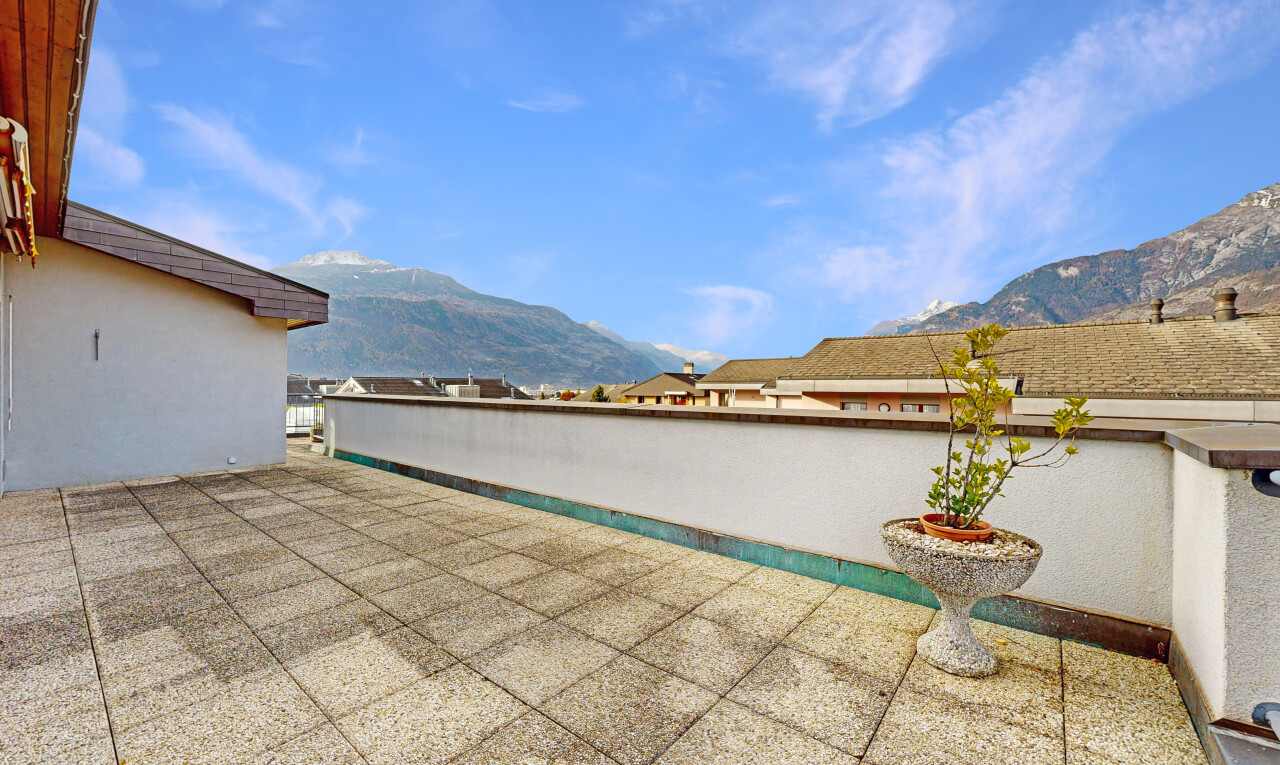 terrasse mit terrasse, from property, blick auf die berge, mountain view, und day time
