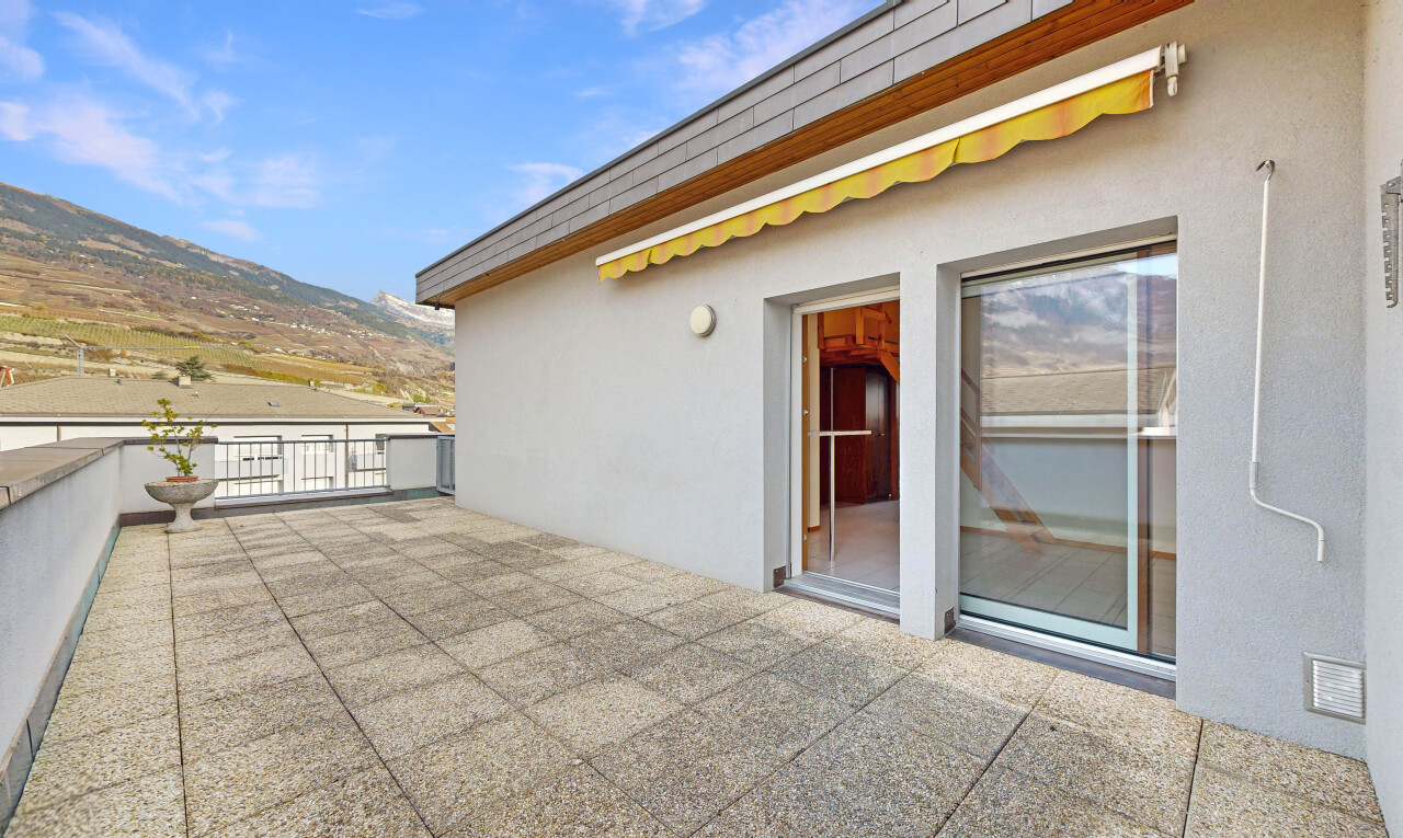 terrasse mit terrasse, day time, from property, markise, und blick auf die berge