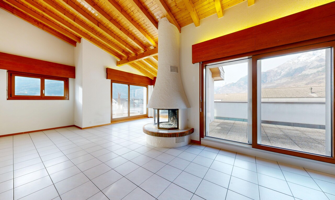 leerer raum mit inside property, holzdecke, wood ceiling, balkendecke, und beamed ceiling