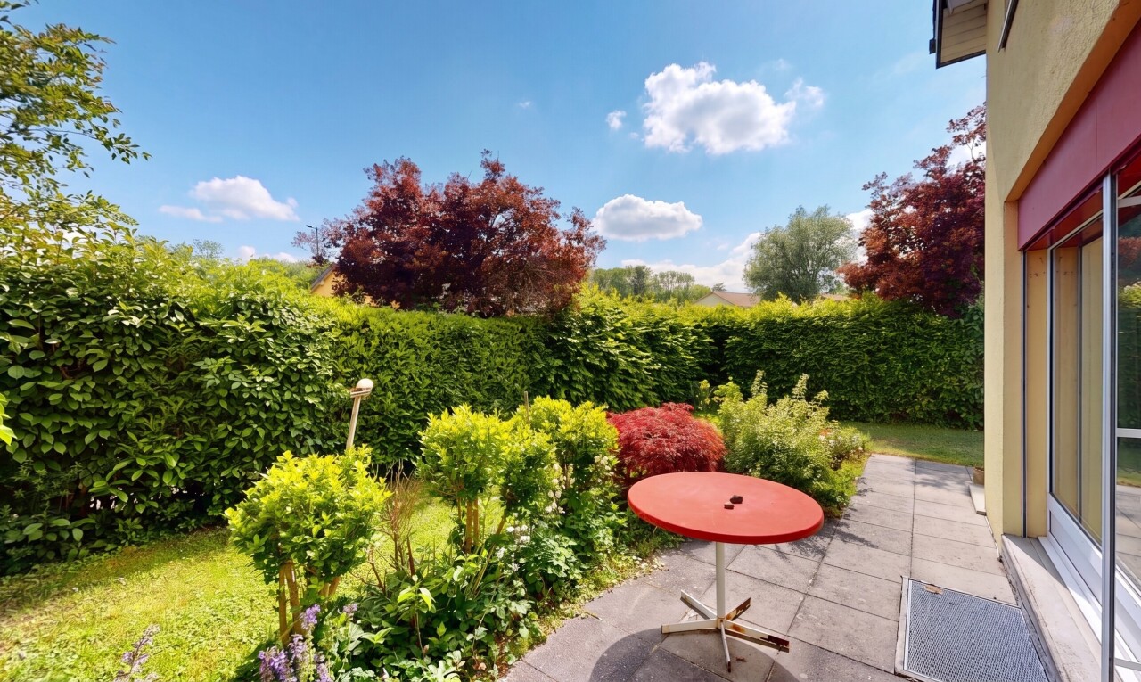 jardin avec from property, terrasse, et day time