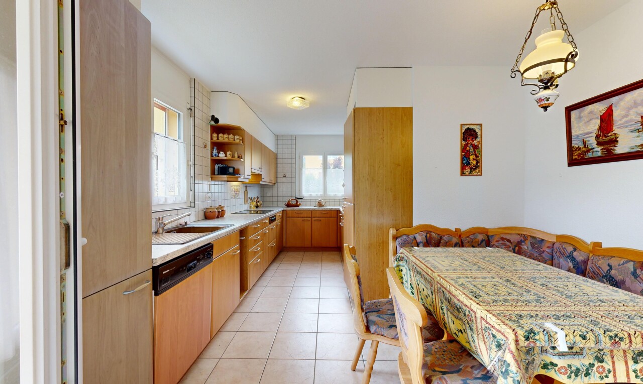 cuisine avec light countertops, plans de travail, backsplash, dosseret, et drywall