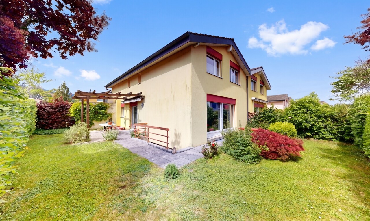 façade avec pelouse, bardage en stuc, from property, pergola, et auvent