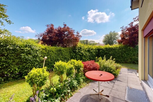 jardin avec from property, terrasse, et day time