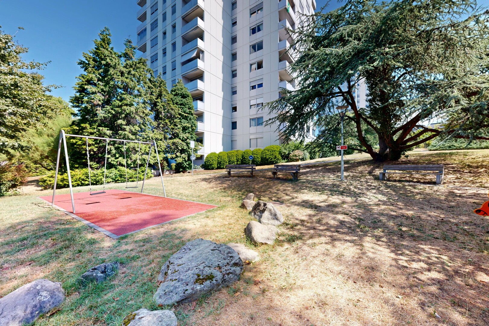 view of apartment building / complex