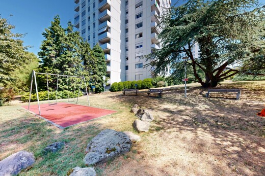 view of apartment building / complex