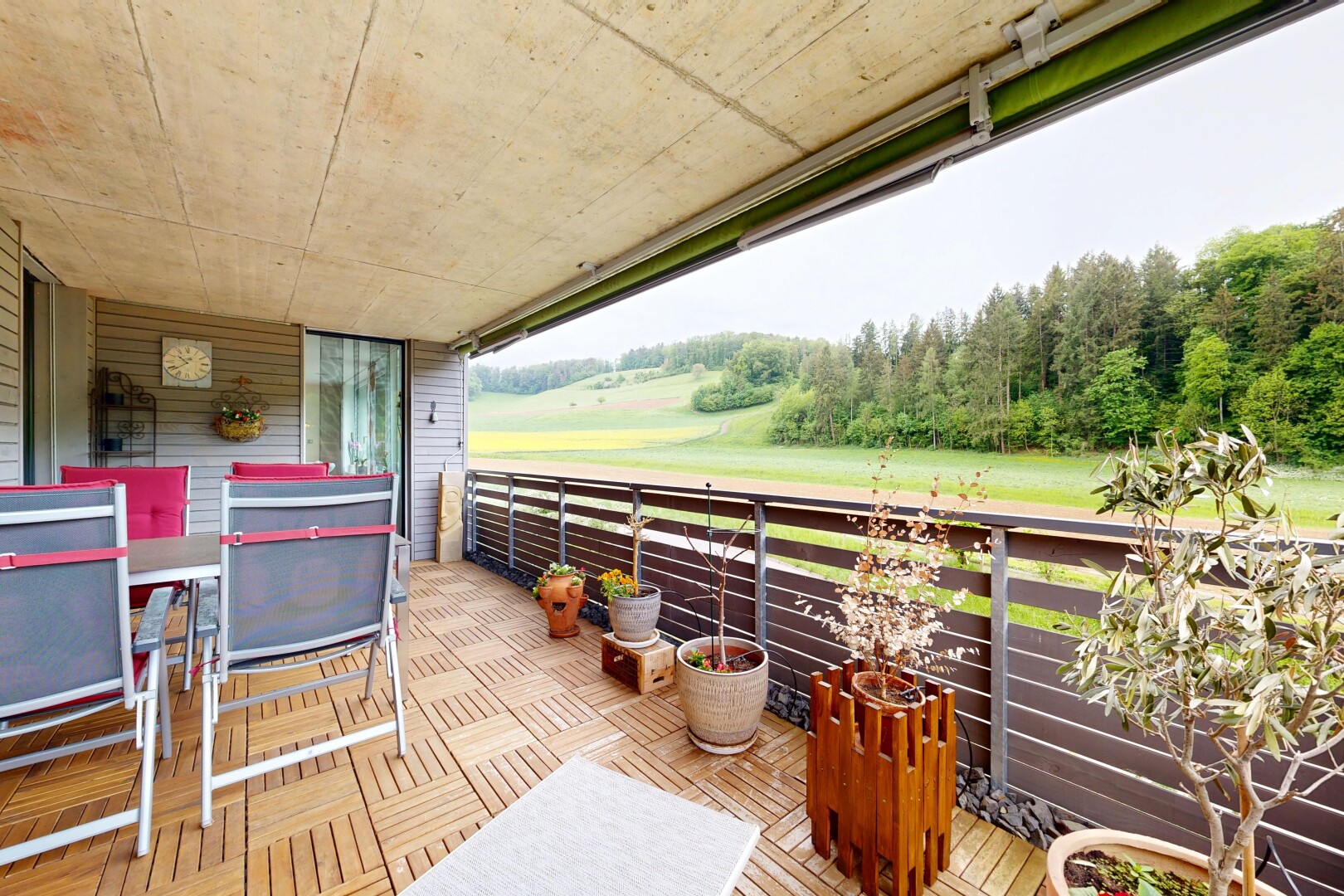 terrasse avec overcast et from property