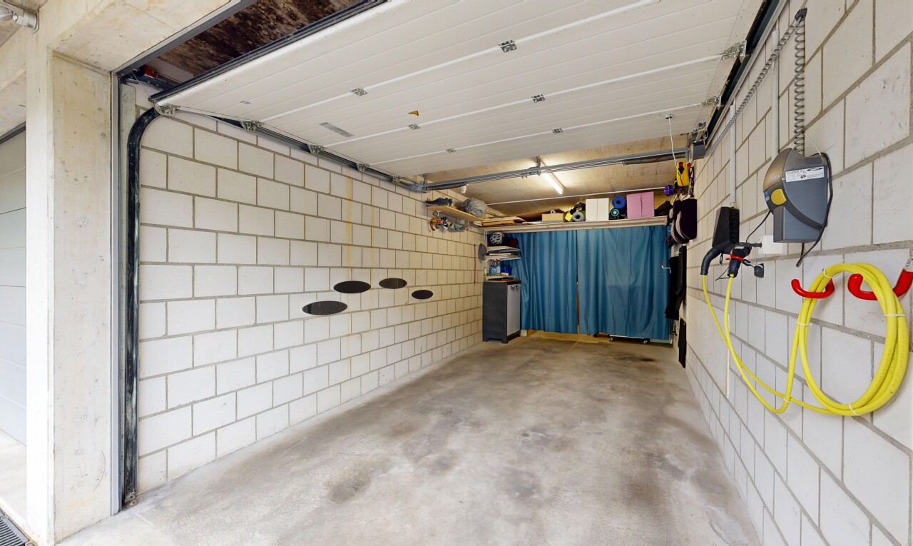 parking avec inside property