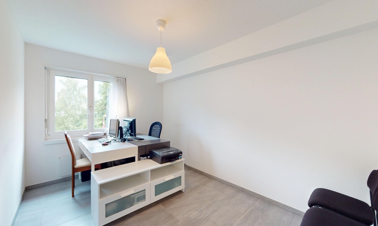 office area featuring baseboards