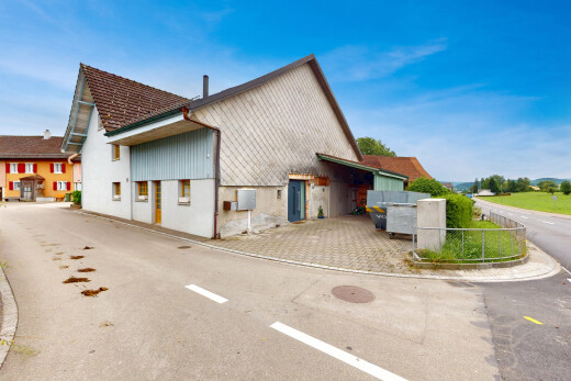 außenansicht mit property visible, day time, zaun, und vertikale verkleidung