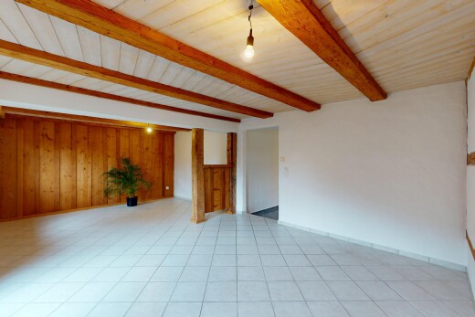 leerer raum mit balkendecke, beamed ceiling, holzwand, wood wall, und gipskartonwand
