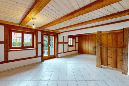 leerer raum mit inside property, balkendecke, beamed ceiling, natürliches licht, und natural light