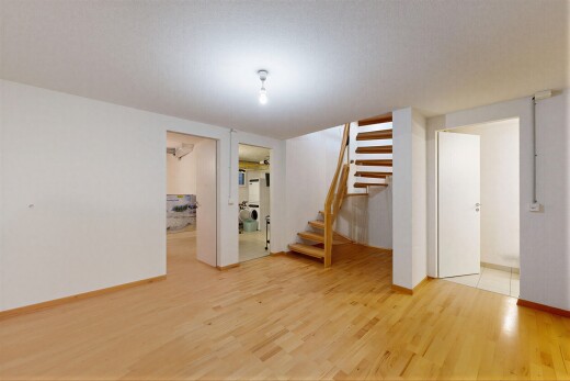 pièce vide avec sous-sol, escaliers, inside property, wood finish floor, et sol en finition bois