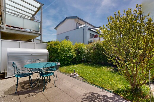 jardin avec coin repas extérieur, terrasse, from property, day time, et pelouse