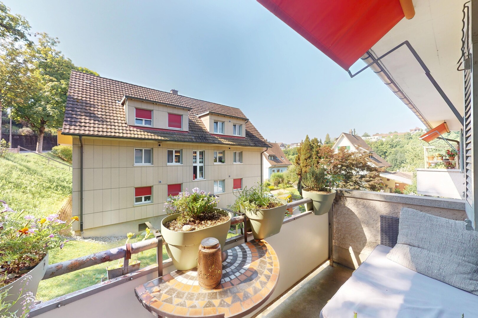 balkon mit balkon, day time, und from property