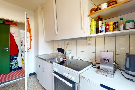 küche mit herd, küchenrückwand beim Herd, küchenrückwand beim herd, weiße schränke, und inside property
