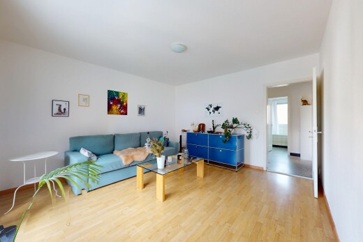 wohnzimmer mit drywall, gipskartonwand, inside property, wood finish floor, und holzfußboden