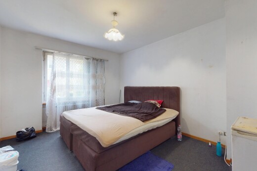 zimmer / schlafzimmer mit natural light, natürliches licht, drywall, gipskartonwand, und inside property