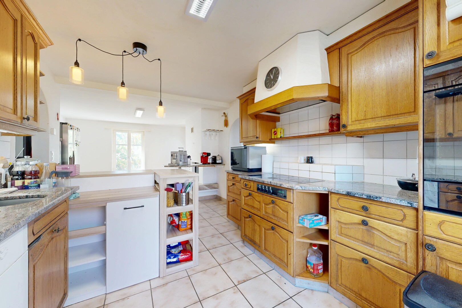 küche mit open shelves, offene regale, arched cabinets, bogenförmige schränke, und light floor