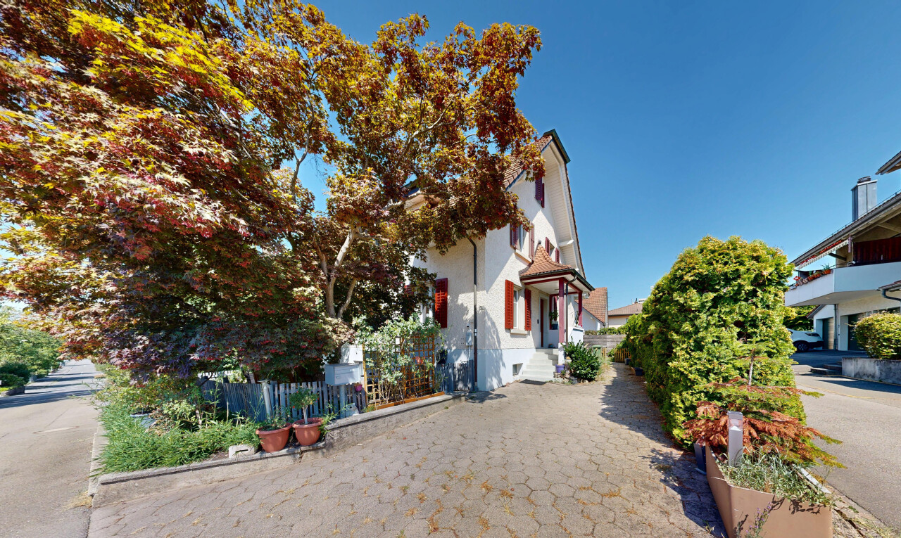 außenansicht mit property visible und day time