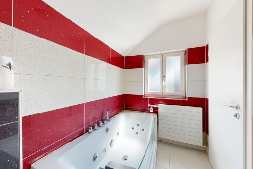bad mit vaulted ceiling, dachschräge, bad, tile wall, und fliesenwand