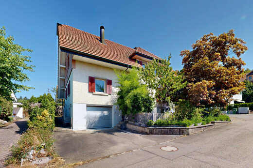 außenansicht mit ziegeldach, stuckverkleidung, day time, eingebaute garage, und property visible