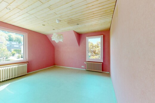 leerer raum mit kühler, natürliches licht, zusätzliches zimmer, wood ceiling, und holzdecke