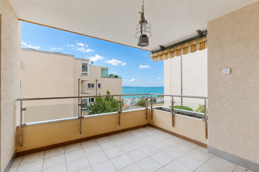 terrasse avec view focus, vue sur l'eau, water view, day time, et ocean view
