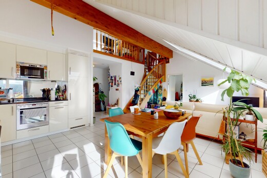 esszimmer mit inside property, fliesenboden, tile floor, treppen, und balkendecke