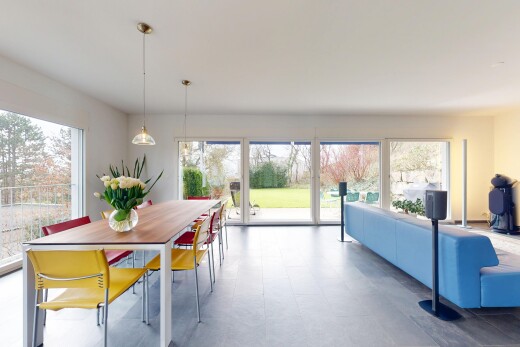 salon / salle à manger avec lumière naturelle et cloison sèche