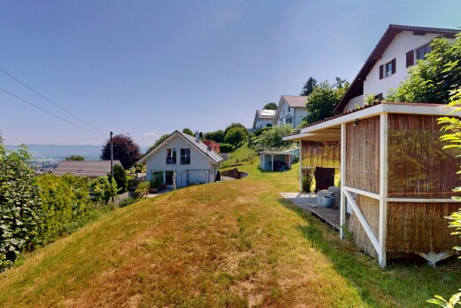 außenansicht mit rasen