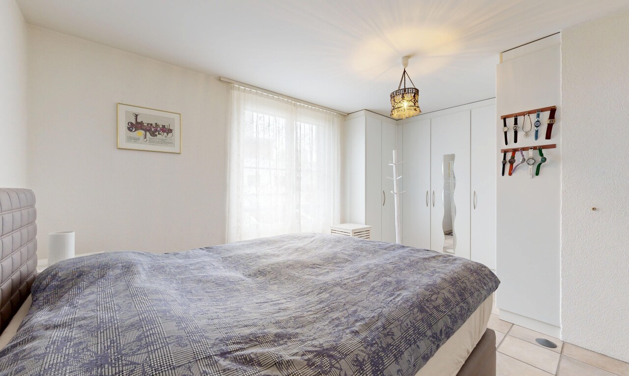 room featuring light tile patterned floors