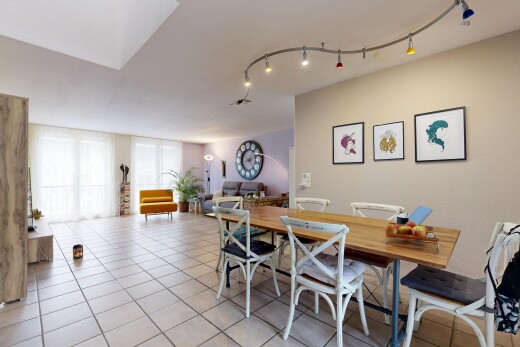 esszimmer mit inside property, natural light, natürliches licht, drywall, und gipskartonwand