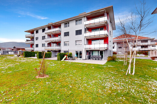 außenansicht mit blick auf die berge