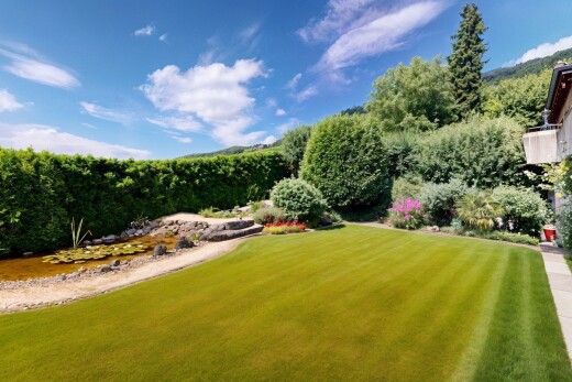 garten mit day time und rasen