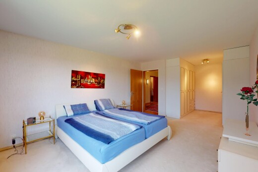 zimmer / schlafzimmer mit carpet, teppich, inside property, drywall, und gipskartonwand