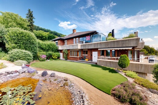 außenansicht mit property visible, rasen, day time, ziegelverkleidung, und schornstein