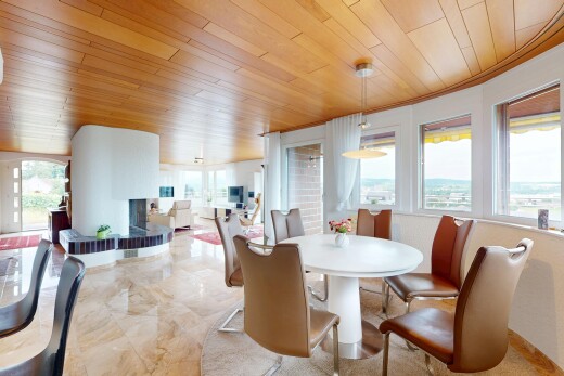 esszimmer mit inside property, wood ceiling, holzdecke, natural light, und natürliches licht