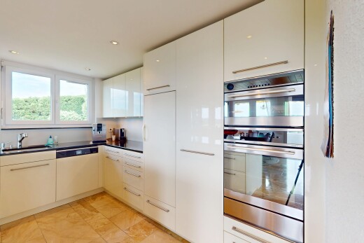 küche mit doppel backofen, natürliches licht, natural light, arbeitsplatten, und inside property