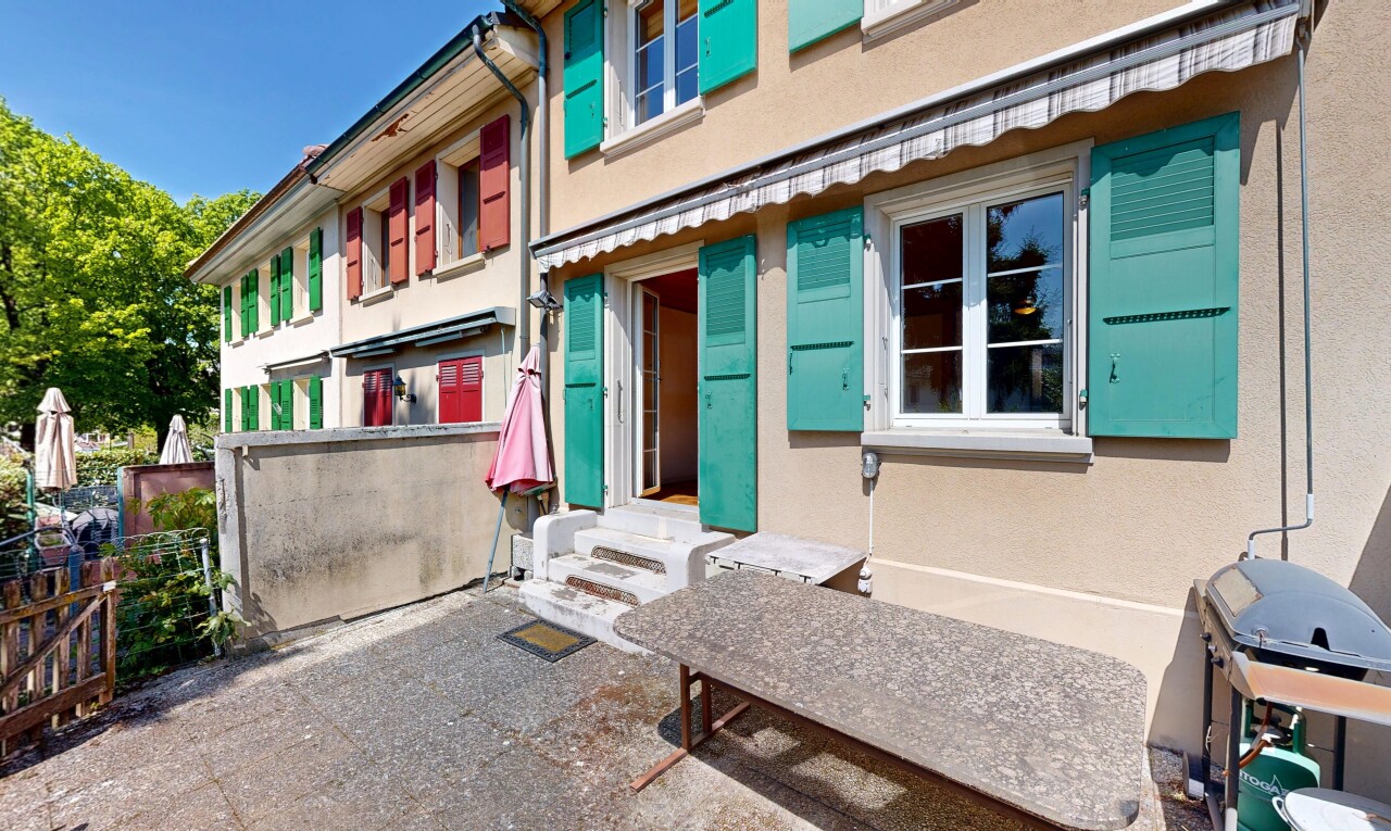 terrasse mit grill, markise, und day time