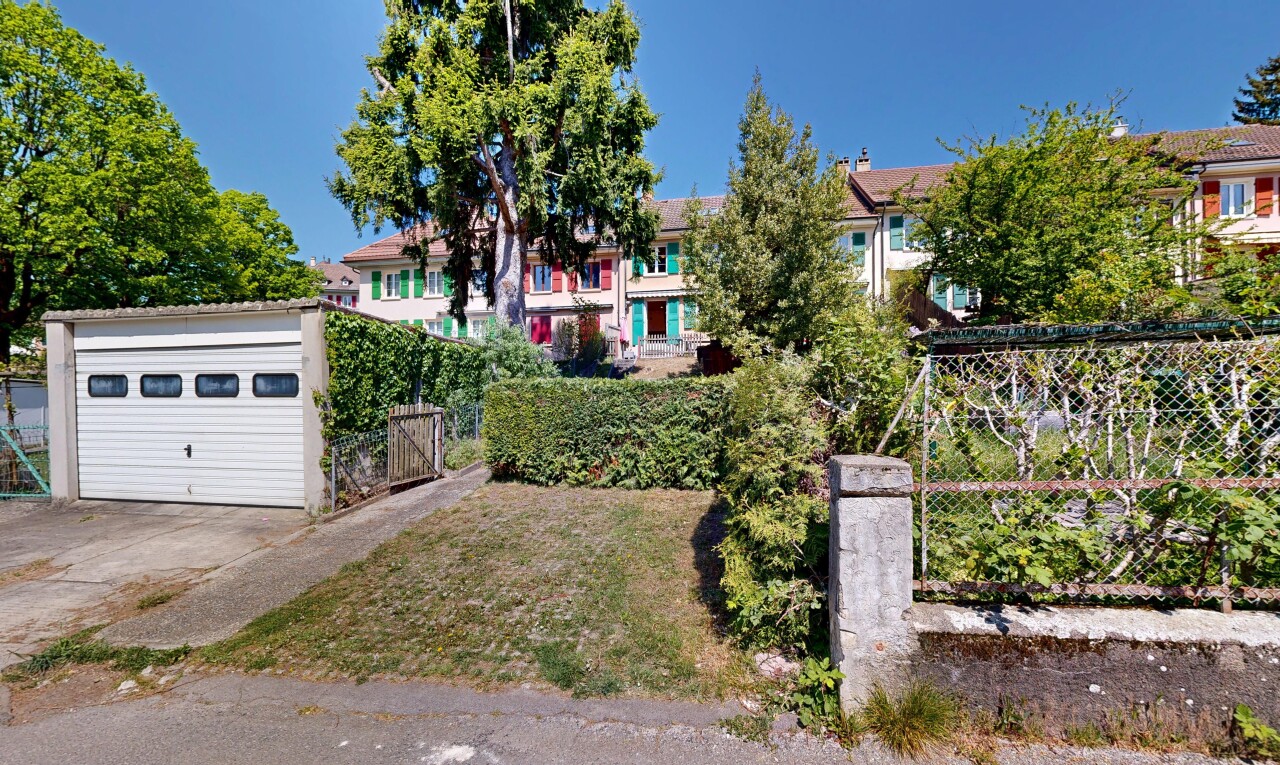 garten mit day time, zaun, und außenansicht