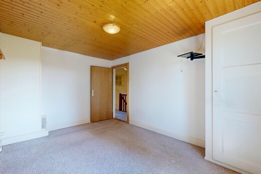 pièce vide avec inside property, carpet, moquette, drywall, et cloison sèche