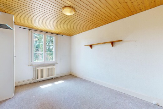 pièce vide avec inside property, natural light, lumière naturelle, drywall, et cloison sèche